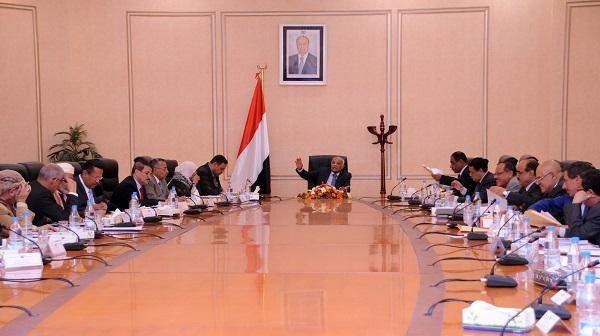 حكومة اليمن ترحب بجهود ايجاد حل سلمي للأزمة في اليمن